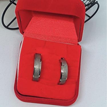 Imagem de Par de Aliança Compromisso Oração Pai Nosso em Português Aço Inox 316L Prata + Caixa Estojo Veludo Caixinha porta jóia