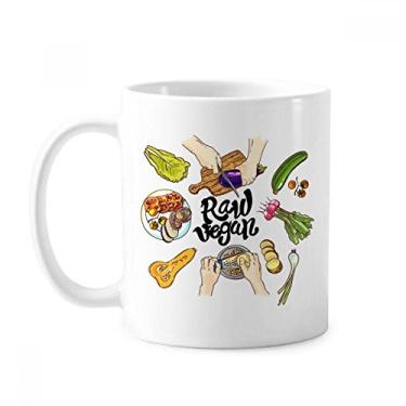 Imagem de Vegetais veganos crus batata tomate caneca cerâmica café porcelana xícara louça