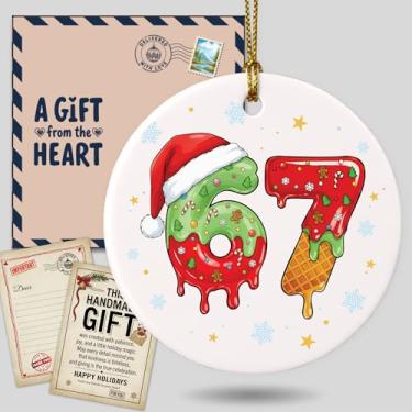 Imagem de 67 Enfeites de Natal engraçados – 67 meme Six Seven Slime Drip Ornamento com gíria adolescente, decoração de Natal acrílica dupla face 7,2 cm, presente viral da geração Z para adolescentes 2025