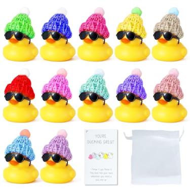 Imagem de BOZILY 12 peças de patos de borracha a granel com chapéus de malha, óculos de sol, cartões motivacionais e bolsas de organza - presentes de agradecimento aos funcionários, decoração de mesa de