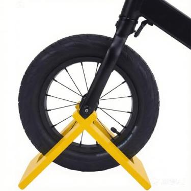 Imagem de RidingRush Suporte de bicicleta de equilíbrio de madeira para crianças – Suporte de exibição de chão para bicicletas de equilíbrio infantil – Suporte portátil de bicicleta para armazenamento em casa e