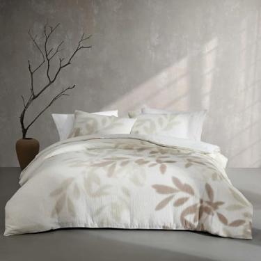 Imagem de Calvin Klein - Conjunto de capa de edredom King, roupa de cama de algodão macio com fronhas combinando, essencial para cama floral, certificado Oeko-Tex (Shadow Branches bege, King)
