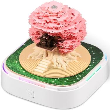 Imagem de ZJRDYYK Bloco de notas de calendário de arte 3D 2025, calendário de 2025, bloco de notas 3D, notas adesivas para entalhar em papel, calendário de mesa diário 3D, papel rasgar com luz LED e capa