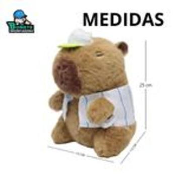 Imagem de Capivara de Pelúcia 25 cm com Boné e Roupa  Qualidade Premium e Fofura