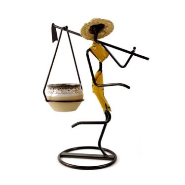 Imagem de Conjunto de 2 peças de estatuetas humanas castiçais mulher carregando uma enxada suporte de vela de metal moda decoração de mesa de casamento centro de mesa, pano de flor amarela, 18,5 * 10,5 * 24 cm