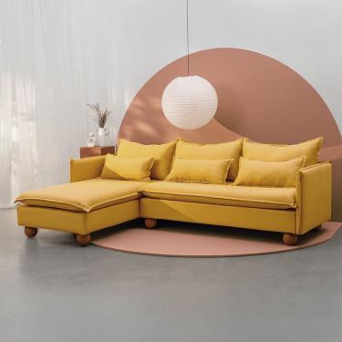 Imagem de Sofá Modular 3 Lugares com Chaise e Pé Bolinha Sôma Cabecasa Madeiramadeira Mostarda
