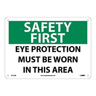 Imagem de National Marker SF157RB Placa "Safety First, Eye Protection Must Be Worn This Area", plástico rígido, 25,4 cm x 35,5 cm