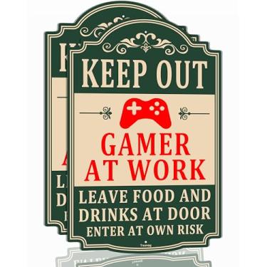 Imagem de Placa Keep Out GAMER AT WORK LEAVE FOOD AND DRINKS AT DOOR ENTER AT Own RISK, Sinais para decoração de parede de porta de quarto - presente para meninos adolescentes, namorado, metal 30,5 x 20,32 cm
