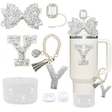 Imagem de Conjunto de acessórios para copos Stanley de prata, 7 peças, decorações de iniciais para Stanley Cup 850 g/1,134 g, inclui tampa de canudo de joia, tampa à prova de derramamento, pingente de alça