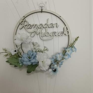 Imagem de Coroas de Ramadã Mubarak para porta da frente, guirlanda de flores brancas artificiais Eid Al-Fitr para pendurar na porta do Ramadã, decorações islâmicas do Ramadã para festa em casa