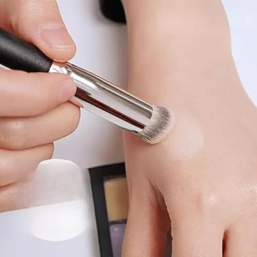 Imagem de Pincel profissional Kabuki, cerdas sintéticas densas para aplicação de maquiagem impecável, ideal para misturar cremes e líquidos