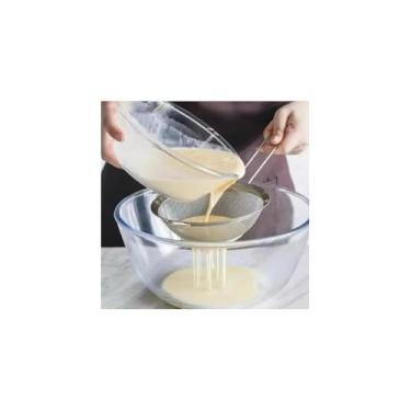 Imagem de Peneira de Cozinha em Aço Inox, 20cm de Diâmetro, para Coar e Polvilhar, com Cabo, 36cm de Comprimento