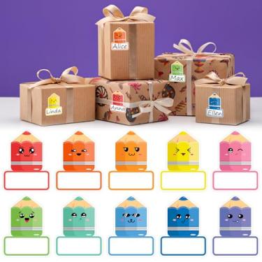 Imagem de FYSUIMU 120 peças de adesivos de nome de lápis de cor com rosto fofo, placas de identificação de lápis de desenho animado de volta às aulas para o primeiro dia de escola, estudantes, mesa de aula