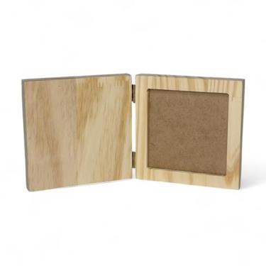 Imagem de Porta-Retrato Sanfonado Dobrável em Madeira Pinus com Acetato – Com Espaço Personalizável Cor:Pinus natural;Tamanho:13,2