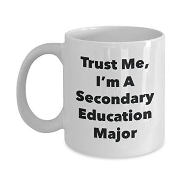 Imagem de Caneca Trust Me, I'm A Secundary Education Major - Caneca de café divertida - Lindas ideias de presentes de formatura para amigos e colegas de classe