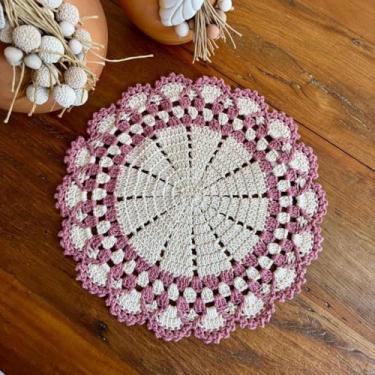 Imagem de Sousplat Descanso de Prato Romântico 38cm Crochê Artesanal (Cru c/Rosê)