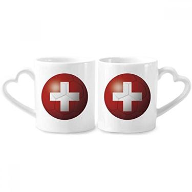 Imagem de Conjunto de canecas de porcelana para casais de futebol com bandeira nacional da Suíça e coração