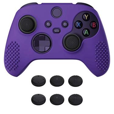 Imagem de eXtremeRate PlayVital Purple 3D Studded Edition capa de silicone antiderrapante para controle Xbox Series X, capa protetora de borracha macia para controle Xbox Series S com 6 tampas pretas de aderência de polegar