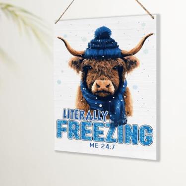 Imagem de Sinal engraçado de decoração de vaca de inverno Natal decorações de natal presentes para mulheres homens é congelante inverno parede porta decoração placa para decoração de casa escritório cozinha