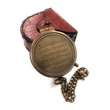 Imagem de Bússola gravada de bússola de latão Thoreau's Go Confidentemente, presente personalizado para acampamento, caminhada e passeio