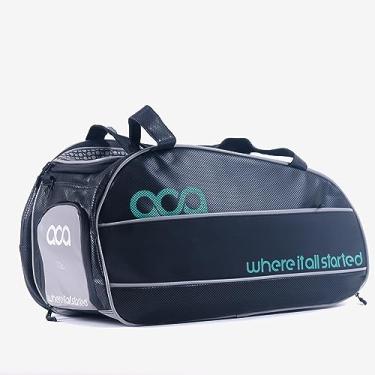 Imagem de Aca Bolsa de praia Padel Aqua, mala acabada, couro de vinil e os fechos são herméticos. Compartimento especial para sua raquete, vários compartimentos.