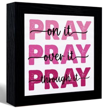 Imagem de z-crange Pray On It Pray Over It Pray Through It Sign Desk Decor, Bíblia Verso Tela Moldura Placa de Mesa para Home Office Prateleira Decoração de Secretária, Presentes para Mulheres Cristãs Homens