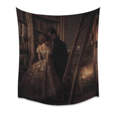 Imagem de Tapeçaria Victorian Library Embrace Dark Academia Casal Perto da Lareira Romântico Sala de Livros Decoração para Quarto Estudo Leitura Recanto Casa aconchegante branco 127 x 152 cm