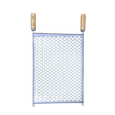 Imagem de Grelha Churrasqueira，Fabricado em Material Galvanizado，Equipado Com um Cabo de Madeira，FáCil de Transportar，Adequado para Grelhar Carne, Peixe e Salsichas(40x50)