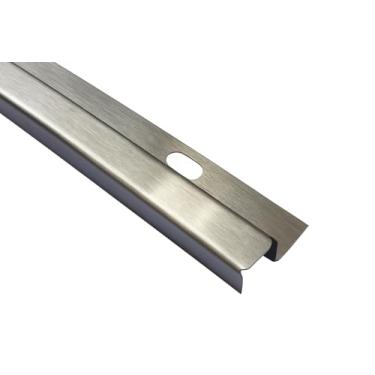 Imagem de Suporte Soleira Perfil P, Filete Metálico Inox, 1 Metro, Acabamento Interno, Modelo