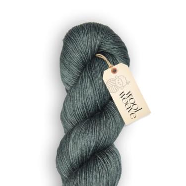Imagem de Woolweave Fio de peso para dedos – Fios de meia tingidos à mão, 75% lã de merino extrafina e 25% poliamida, 100 g de novelo, 438 jardas – Fio cinza leve, macio e durável