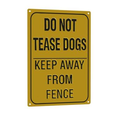Imagem de Placa de metal estilo vintage "Do Not Tease Dogs Keep Away From Fence" - Arte de parede rústica de 30 x 20 cm para uso interno/externo, placa de aviso amarela e preta de alta visibilidade para donos