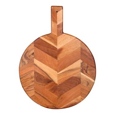 Imagem de GoCraft Tábua de corte redonda de madeira de acácia – 40,6 x 30,5 cm – Placa de madeira rústica padrão Chevron com cabo de corda para pendurar para cortar, queijo, charcutaria, frutas | Bandeja
