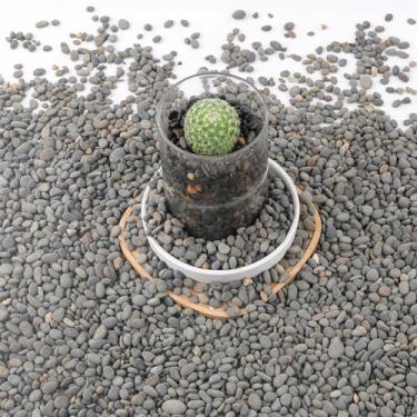 Imagem de CJGQ Cascalho de aquário de 3 kg para plantas, pedras decorativas de rio, seixos para suculentas, cactos, paisagismo ao ar livre, rochas de plantas, pedras naturais pequenas de drenagem, cascalho para