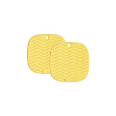 Imagem de Conjunto de Descansos de Panela Quadrado de Silicone Amarelo - 2 unidades - 17x17cm - Resistente ao Calor e Deslizamento - Livre de BPA