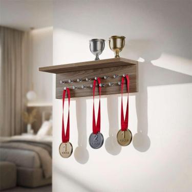 Imagem de Porta Medalhas Freijó com 15 Pinos e Suporte para Troféus Marrom Mercado das Prateleiras 45CM