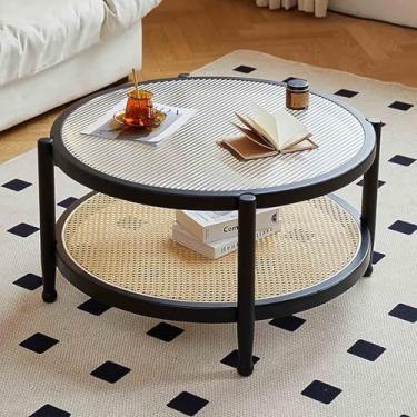 Imagem de Yadlan Mesa de centro e mesa de canto com tampo de vidro e prateleira de vime, armazenamento de 2 camadas, design moderno tecido à mão de meados do século para sala de estar