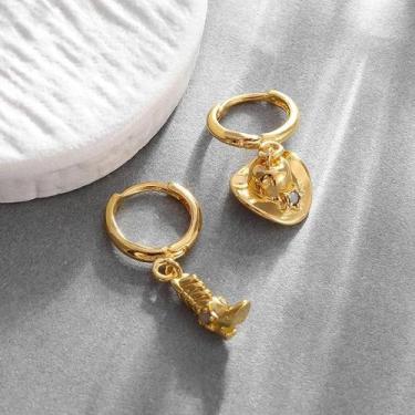 Imagem de Botas de Cowboy Douradas e Brincos Pendurados - Estilo Hip Hop/Punk pa