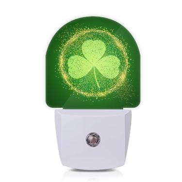 Imagem de Axxitude Luzes Noturnas De Trevo Do Dia De São Patrício, Conecte Na Parede Para Quarto De Meninos E Meninas, Luz Noturna Led, Lâmpada Redonda Com Sensor Do Anoitecer Ao Amanhecer Para Quarto, Banhei