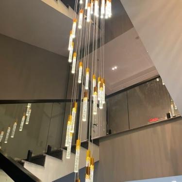 Imagem de Lustre moderno de ouro 55 luzes tricolor com escurecimento ajustável em altura longa escada pendente luminária para entrada de teto alto