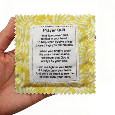 Imagem de Wisplume Mini colcha de oração com cruz interna bolso vintage escritura oração colcha quadrados simpatia presentes cristãos para mulheres pastor apreciação dia dos pais presentes graduados (amarelo)