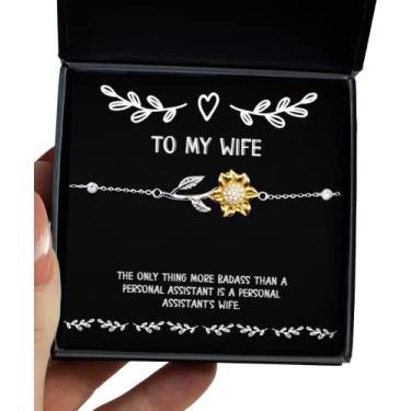 Imagem de Presentes reutilizáveis para esposa, a única coisa mais Badass do que um assistente pessoal é uma pulseira pessoal de girassol para o dia dos namorados para esposa