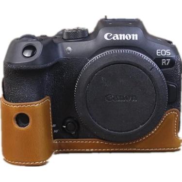 Imagem de Capa R7, BolinUS feita à mão couro PU meia câmera capa capa capa abertura inferior versão para Canon Eos R7 com mão Stra (marrom)