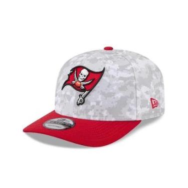 Imagem de BONE NEW ERA 9SEVENTY TAMPA BAY BUCCANEERS NFL SALUTE SERVICE 2025 MILITAR-Masculino