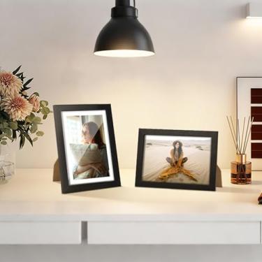 Imagem de Pacote com 2 porta-retratos 12 x 18 cm, moldura preta, exiba imagens 10 x 15 cm com tapete ou 12 x 18 cm sem tapete, molduras marrons para decoração de parede, parede e mesa