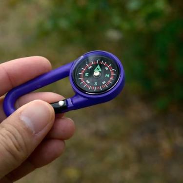 Imagem de Bússola de gancho para montanhismo ao ar livre – bússola de gancho portátil e ferramenta de navegação de reconhecimento de direção para caminhadas, acampamento, mochila e exploração ao ar livre, roxo