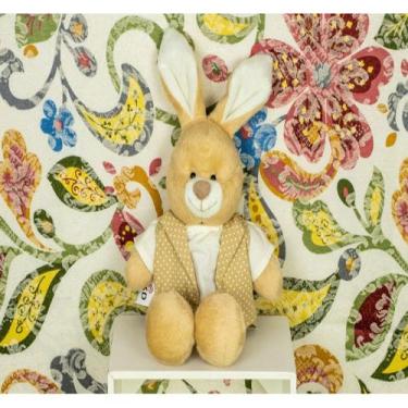 Imagem de Coelho de pelucia nino 18 cm - colete - CKD CONFECCOES, Poá bege miúdo