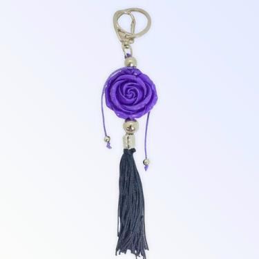 Imagem de Chaveiro Rosa Roxa e Pompom Preto 16 cm em Resina - Lua Mistica