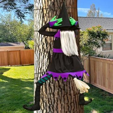 Imagem de KwenPart 144,8 cm Grande bruxa voando batendo na árvore decoração de Halloween - Engraçada bruxa pendurada ao ar livre com efeito 3D vassoura para quintal, varanda, árvore, cerca, porta - decoração