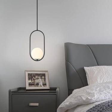 Imagem de Lustre nórdico E27 simples medieval dourado, luminária pendente para cozinha, ilha ou sala de estar, com esfera de vidro e uma única lâmpada de comprimento ajustável. Ideal para iluminação i