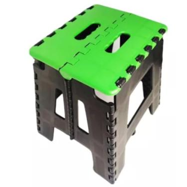 Imagem de Banqueta Dobrável Reforçada Portátil Multiuso | Banco de Manicure, Pesca, Camping e Cozinha | Suporta até 120 kg | Alça de Mão | Cores Sortidas (Verde)